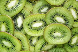 bunch-of-kiwi-fruits